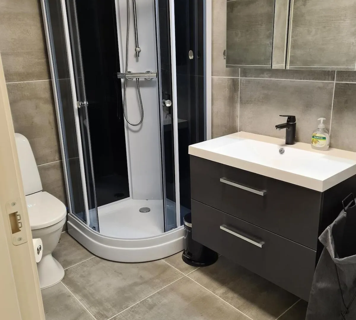 Studio Apartment, 1 Bedrom, High Standard, Right By Airport 卑爾根 0*,